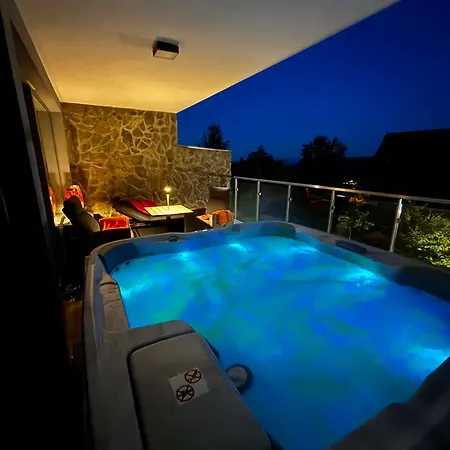 Kras - Premium Rubin 112f Z Prywatnym Jacuzzi Apartment *